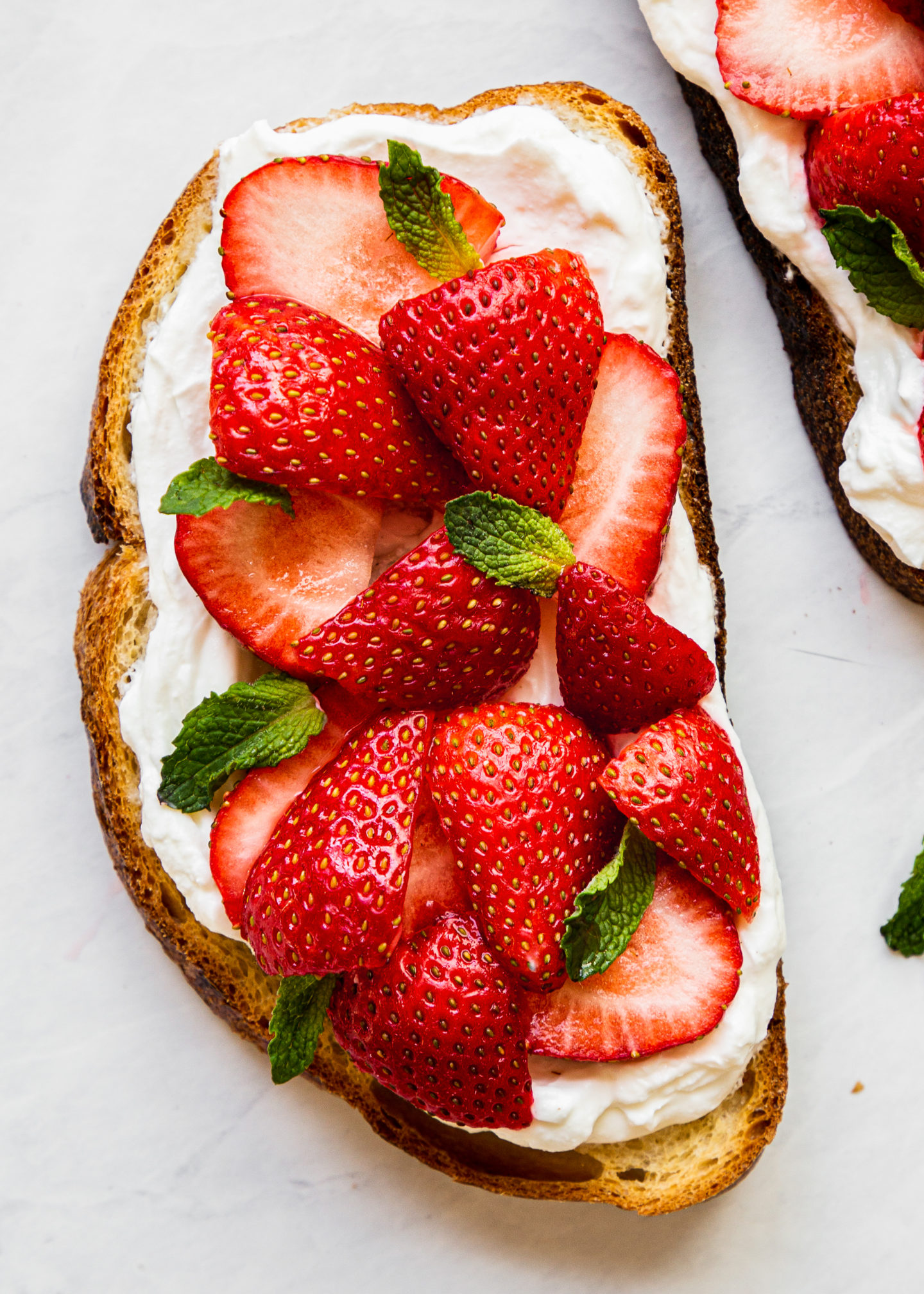 Strawberry yogurt toasts