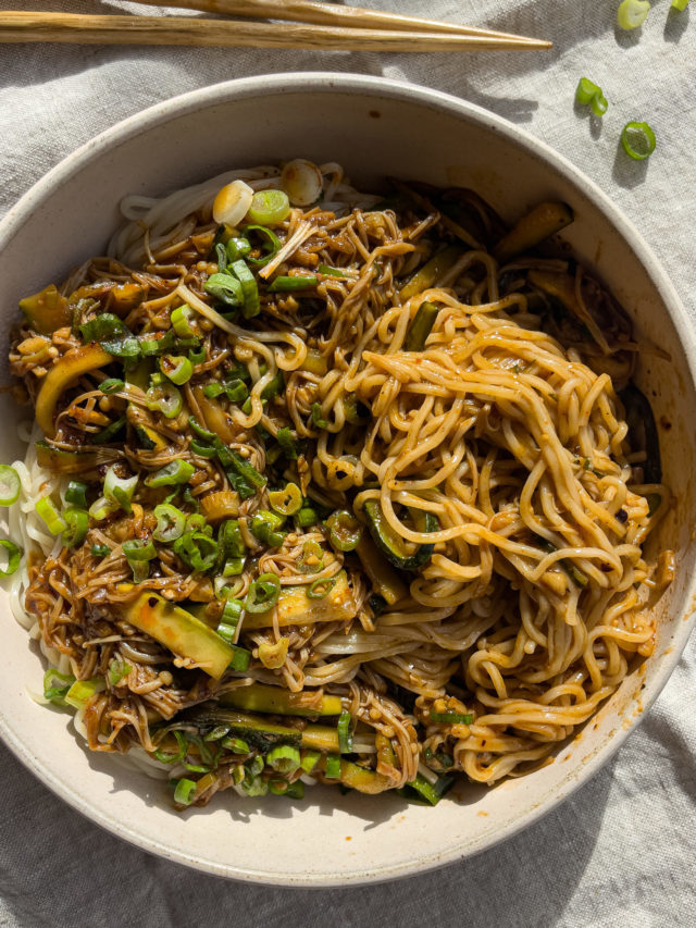 Enoki Mushroom Sauce over Noodles